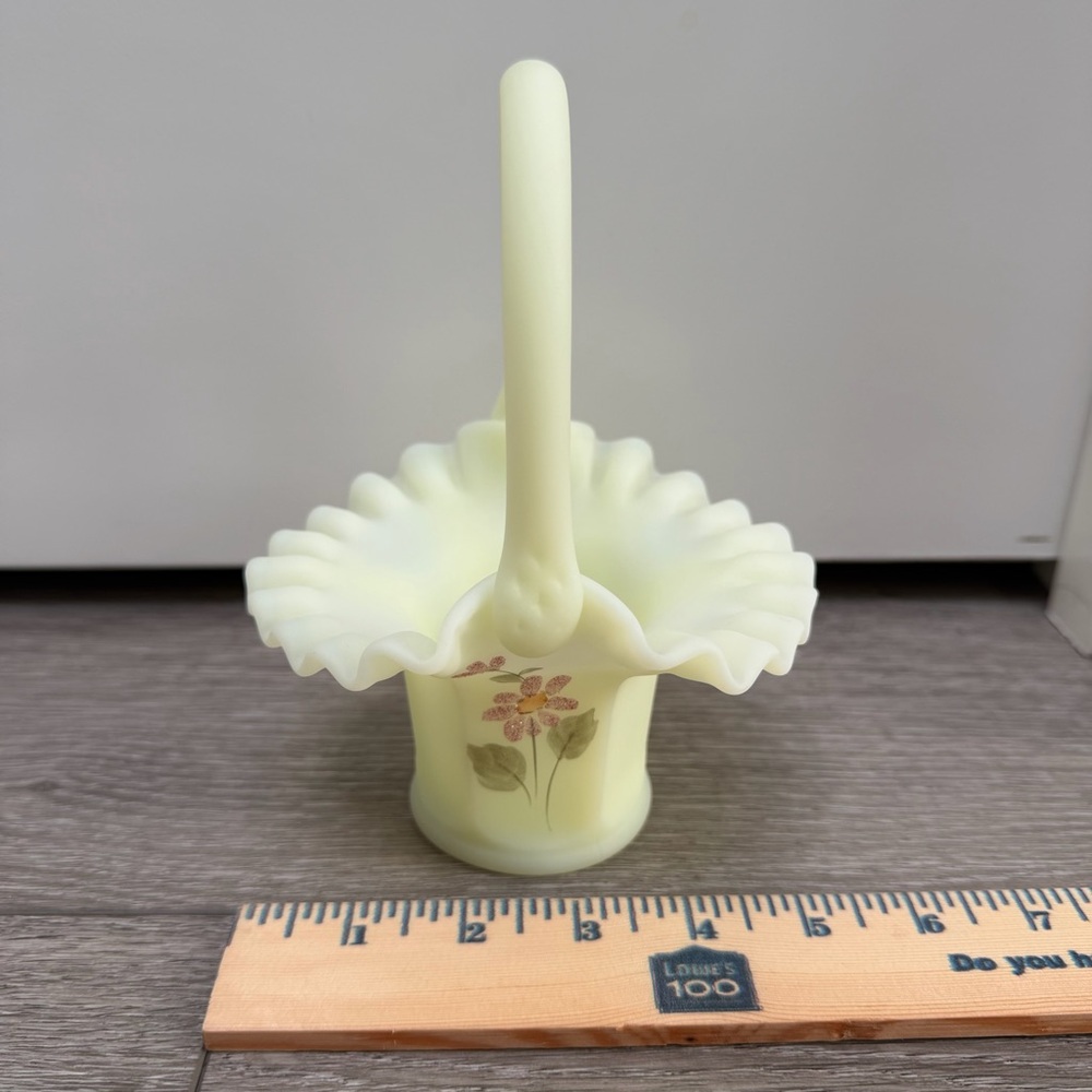 FENTON VINTAGE URANIUM GLASS CUSTARD SATIN RUFFLED BASKET W HAND PAINTED FLOWER - Picture 12 of 12